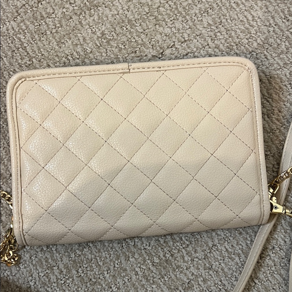 Quilted Shoulder Bag with detachable strap - Picture 10 of 15